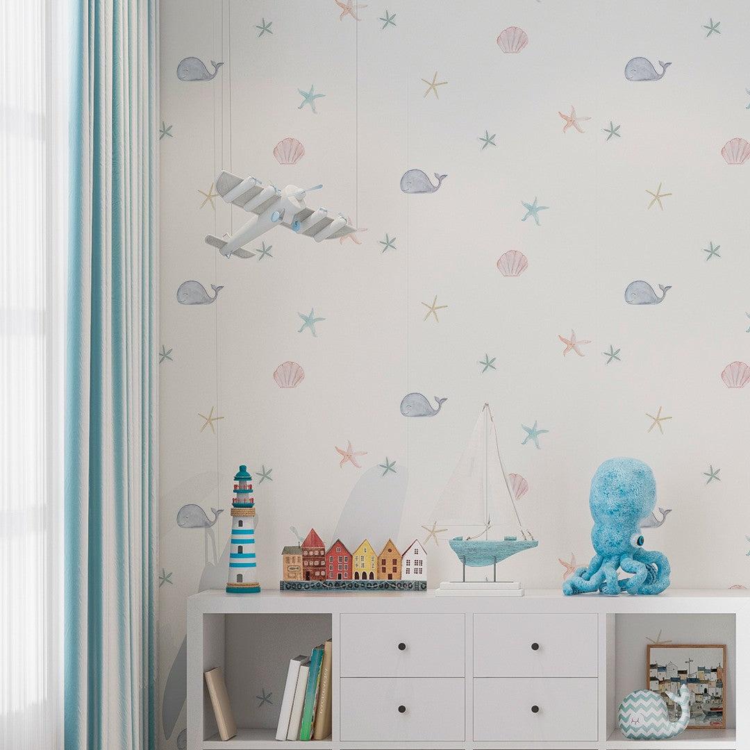 ¿CÓMO PUEDO ELIMINAR LOS RESTOS DE COLA EN EL PAPEL PINTADO?