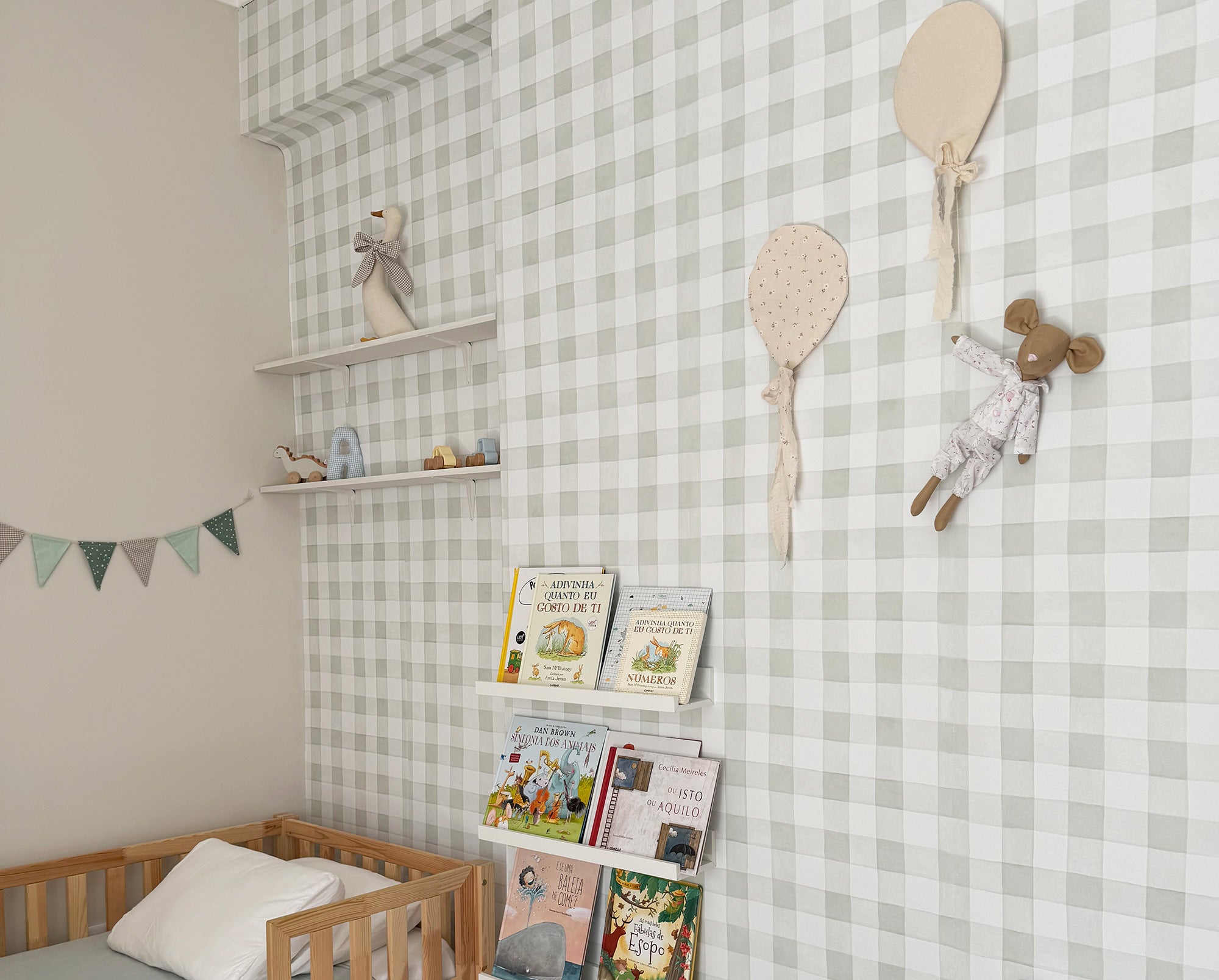 decoracion-cuarto-bebe-papel-pintado-vichy