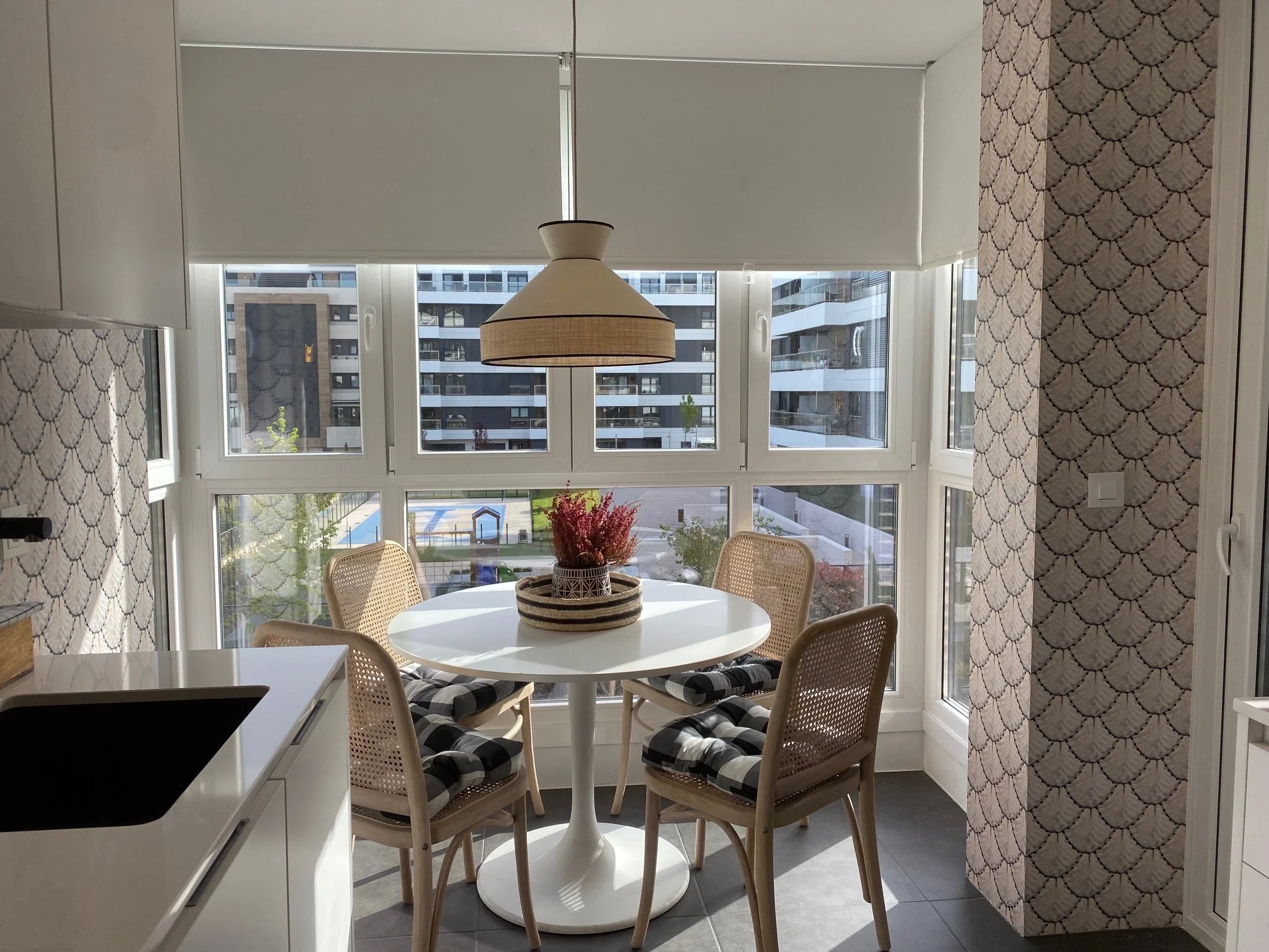 ¿Es recomendable el uso de papel pintado en una cocina?