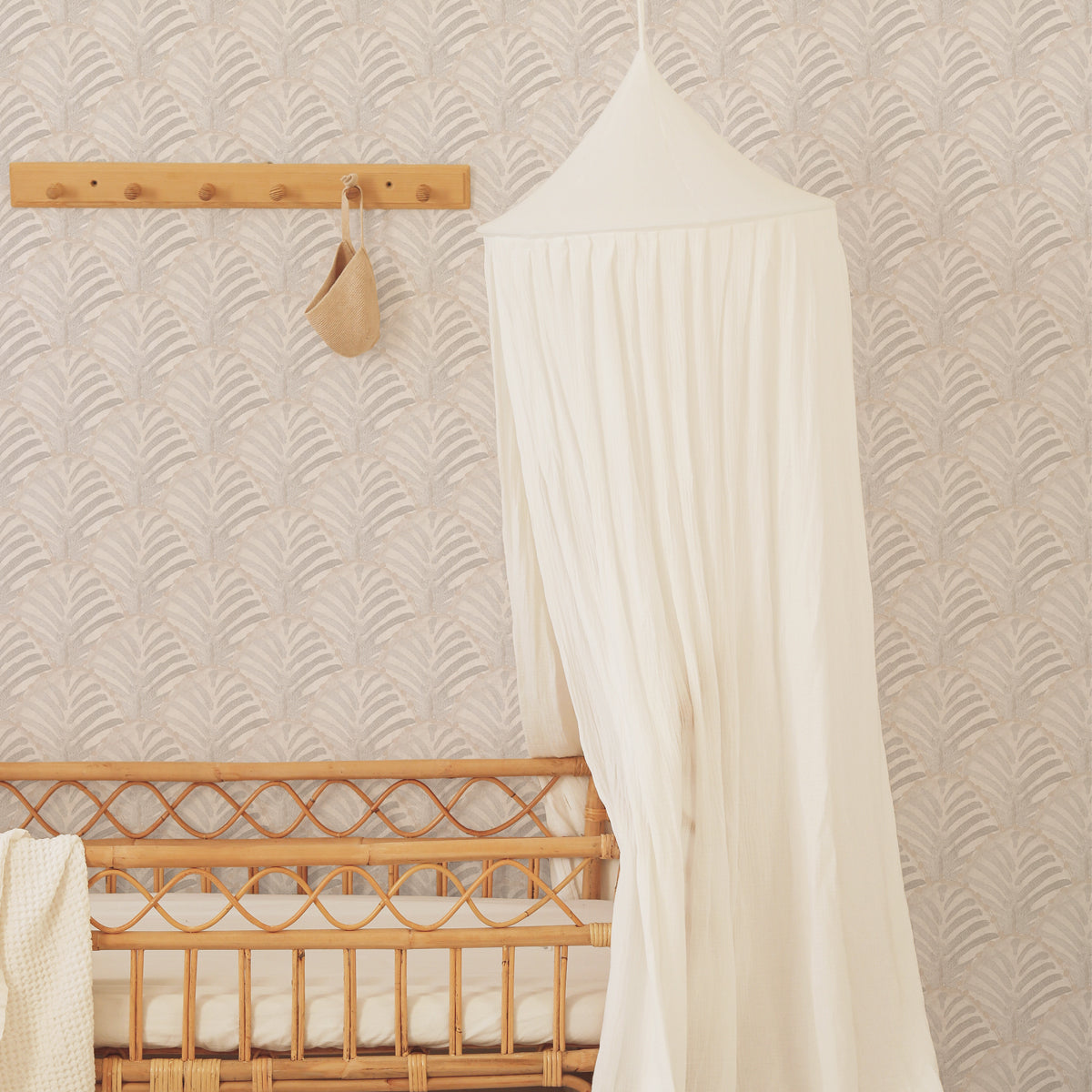 Off-white children's canopy to decorate children's bedrooms