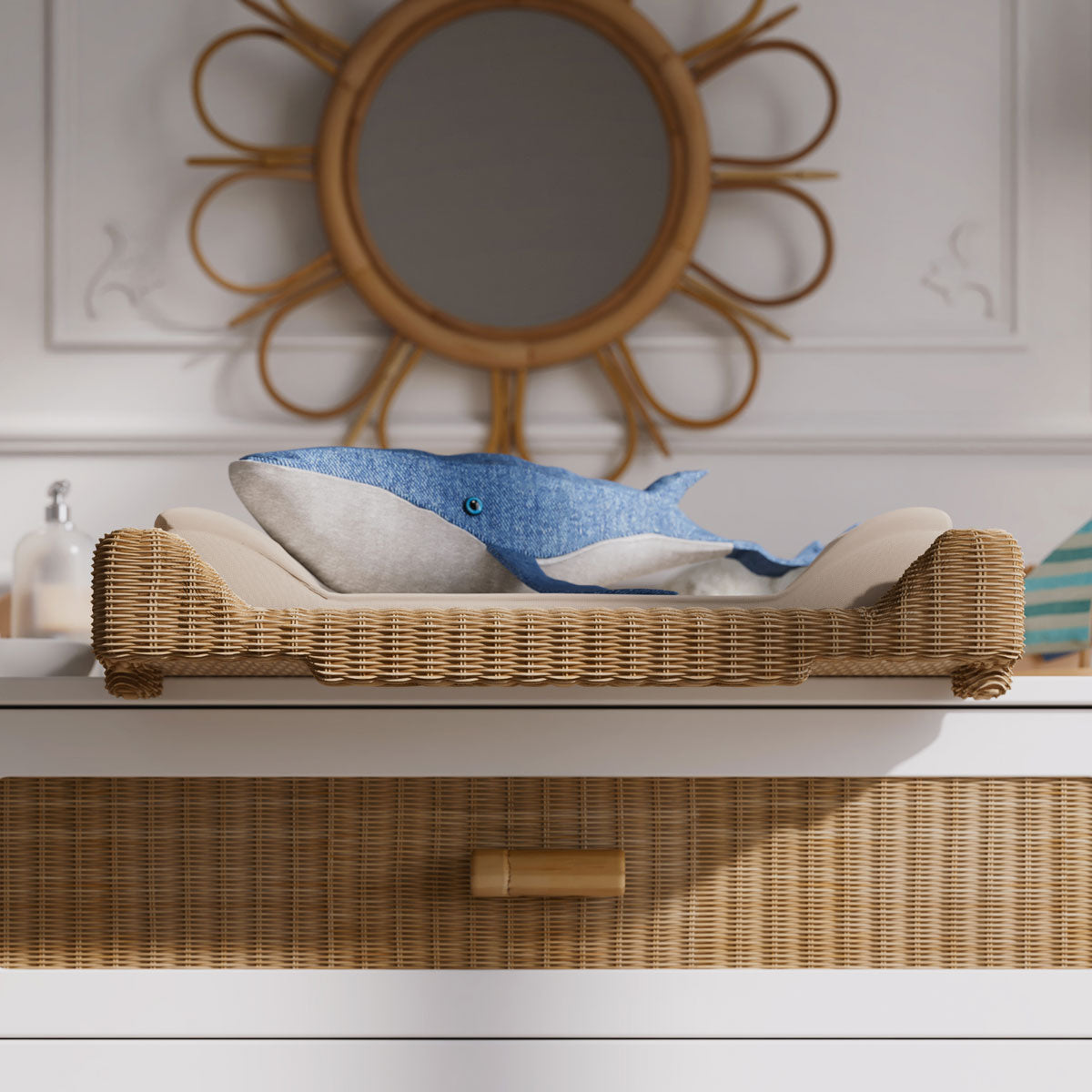 Cambiador de bebé de mimbre para cuarto infantil