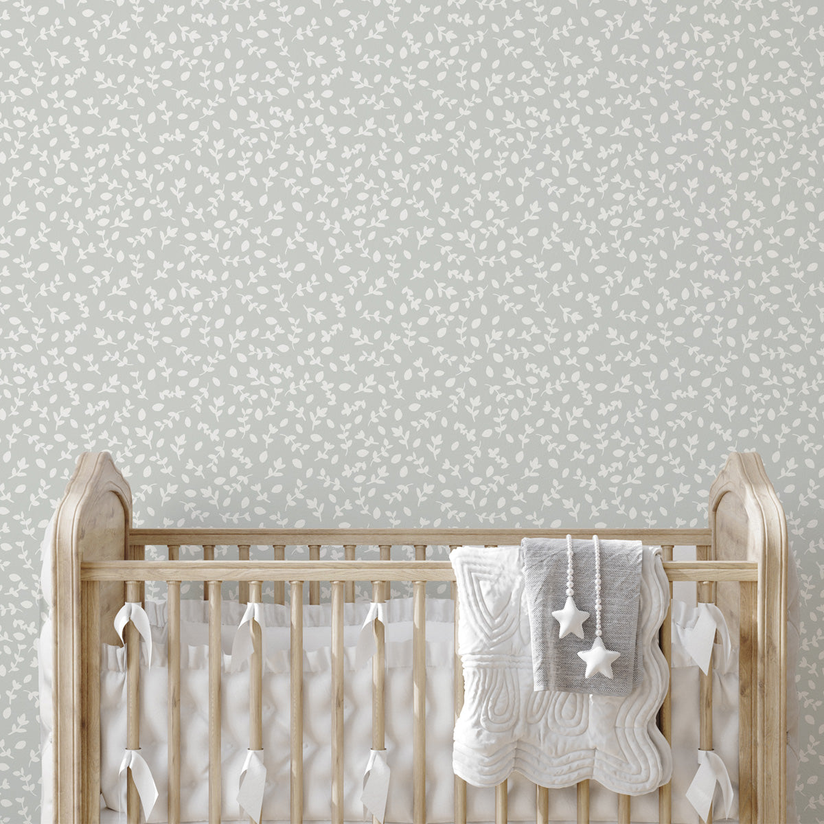 Decoración de habitación infantil con papel pintado ramitas verde