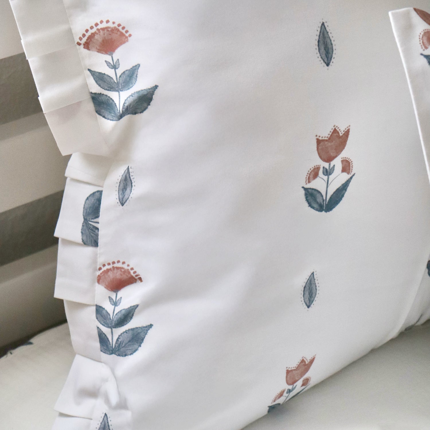 Funda de almohada Indian Flowers con volantes para cama individual