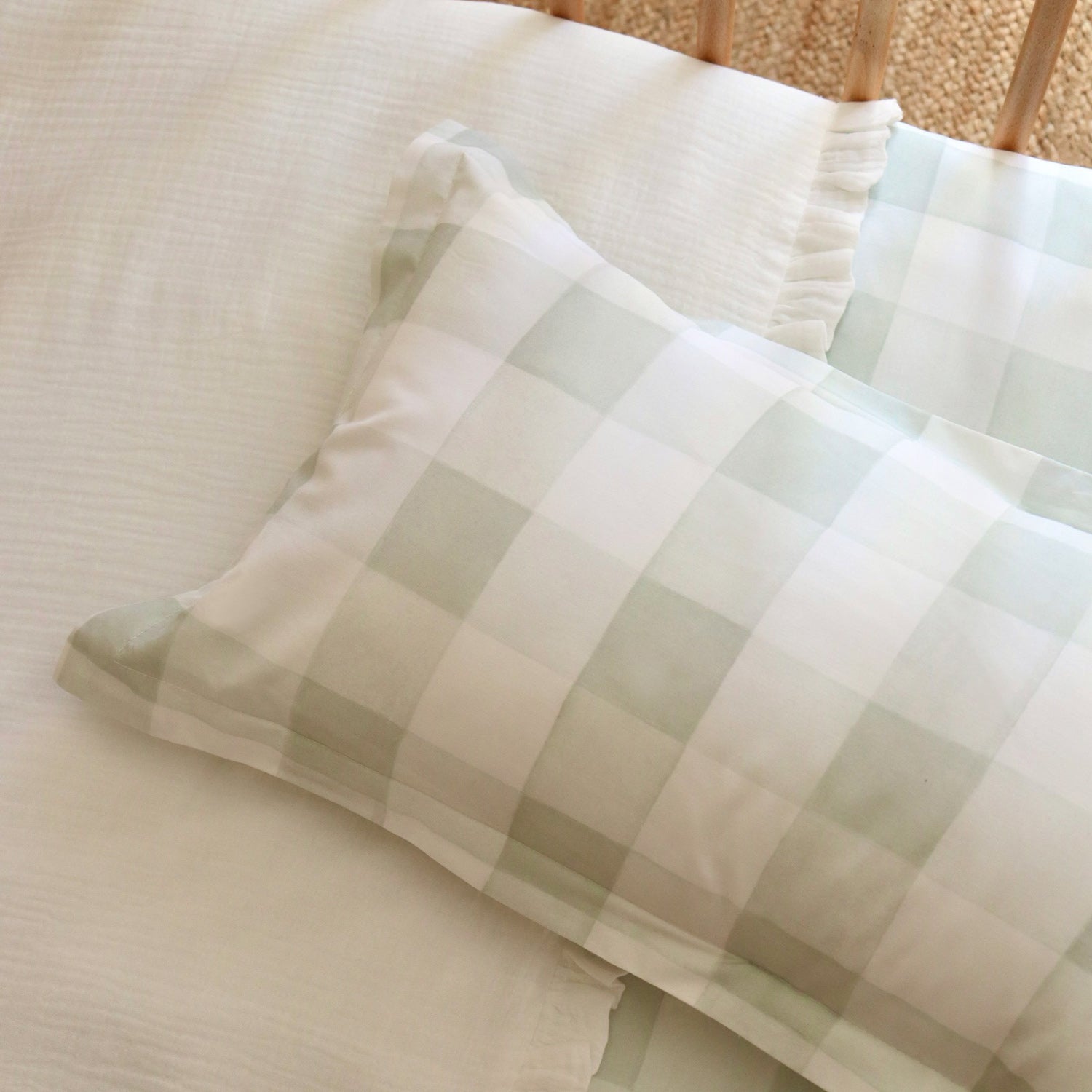 Funda de almohada Vichy verde con bordes liso