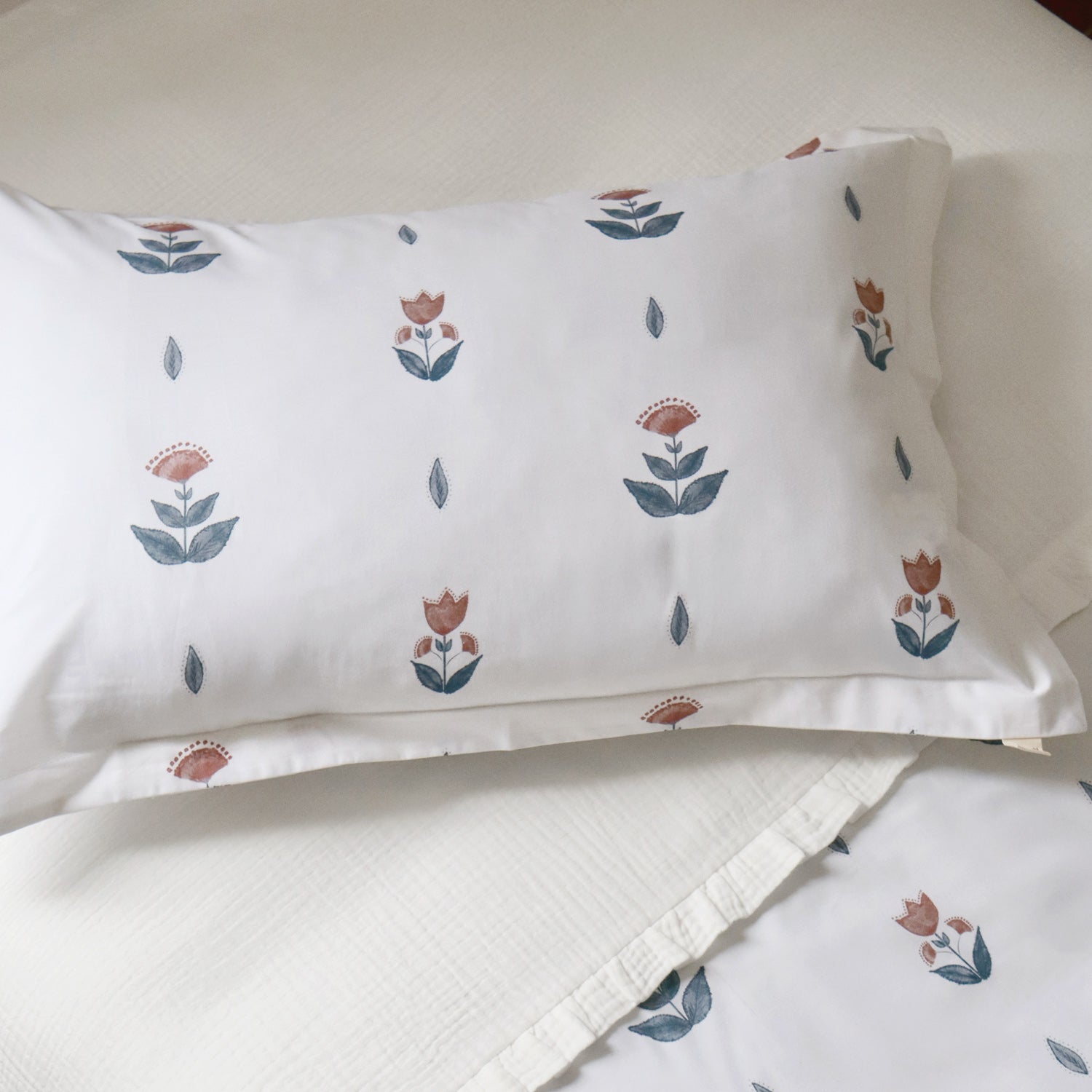 Funda de almohada Indian Flowers borde liso