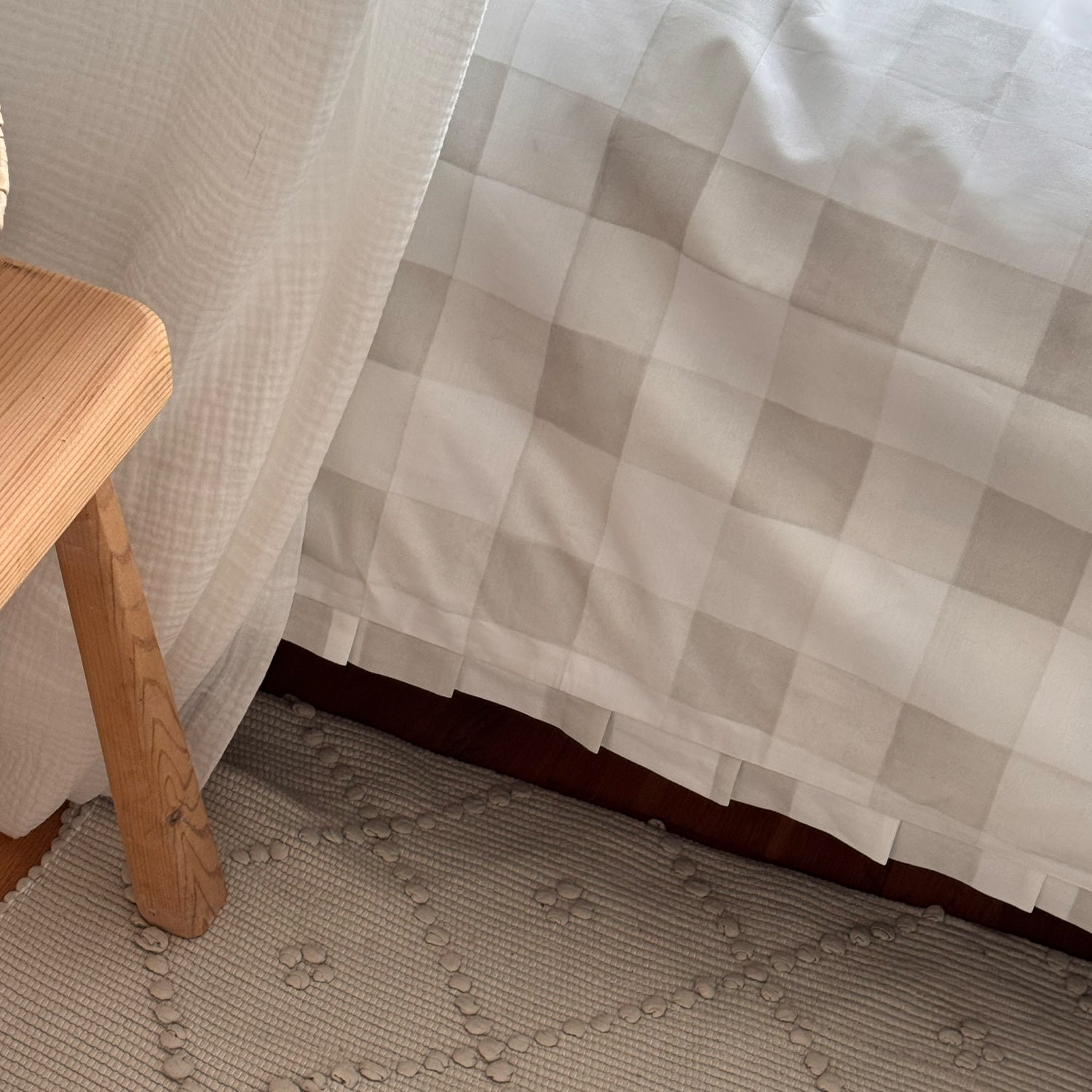 Funda nórdica cuadros gris para cuartos de niños con volantes