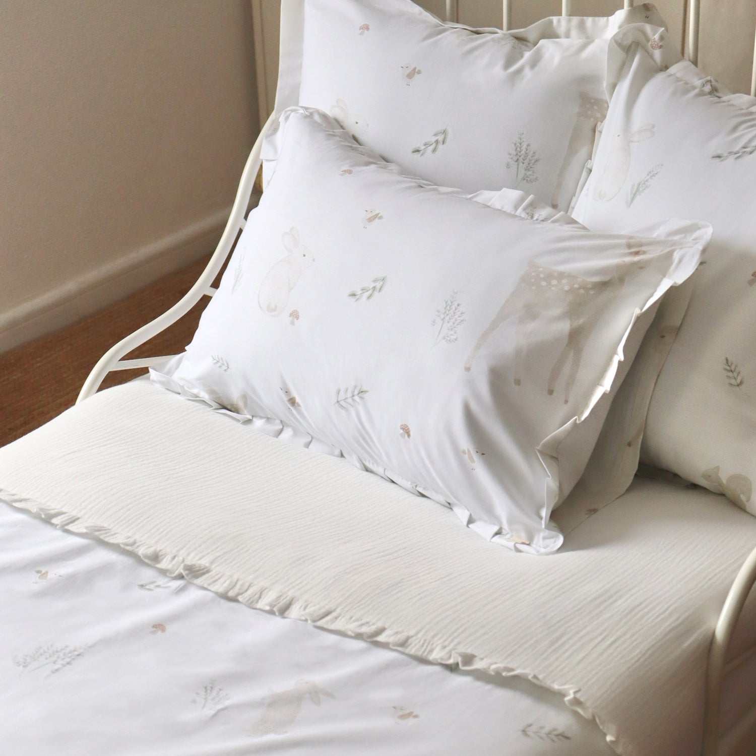 Capa de almofada Meu Prado com folhos