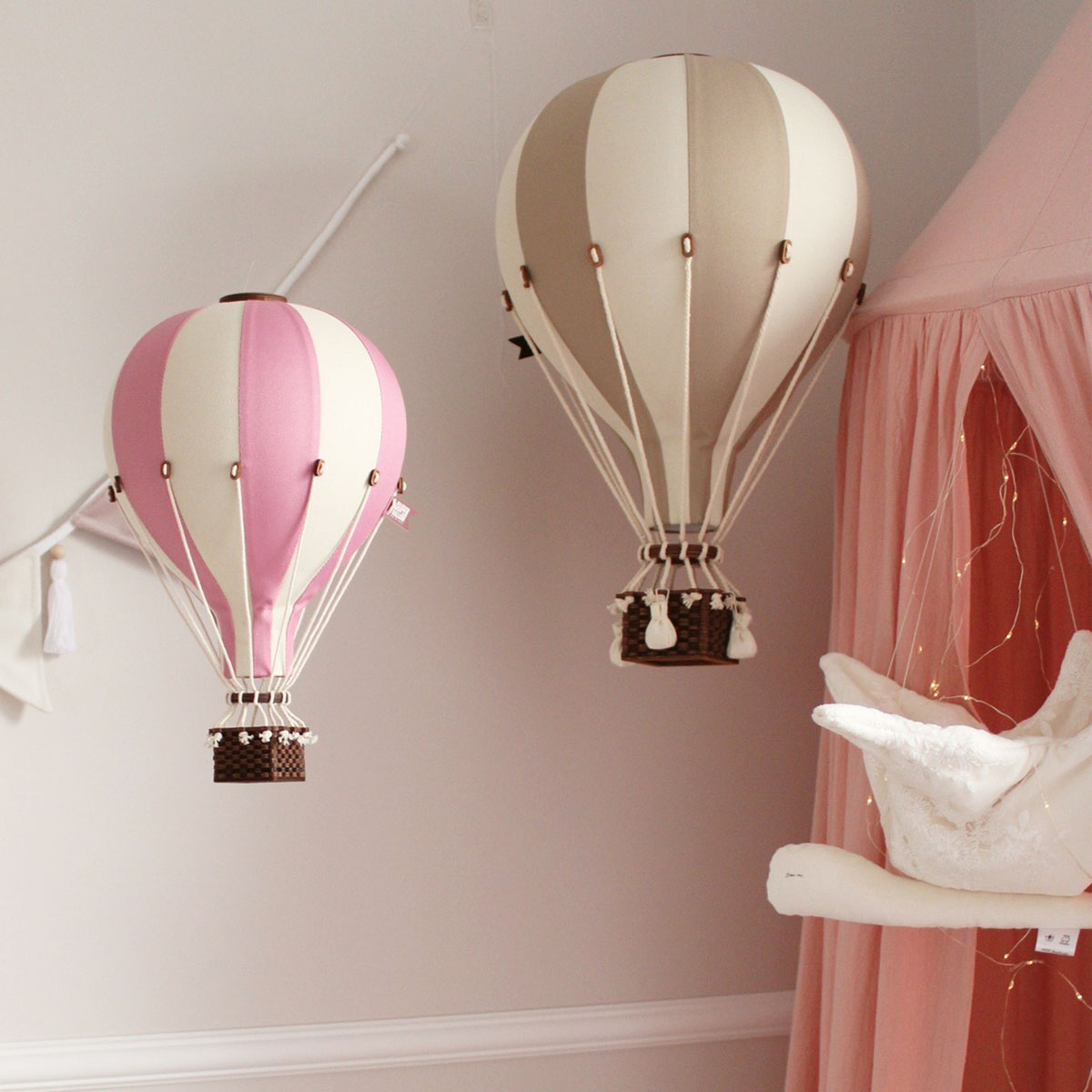 Globo colgante rosa y beige para decorar cuartos de niños