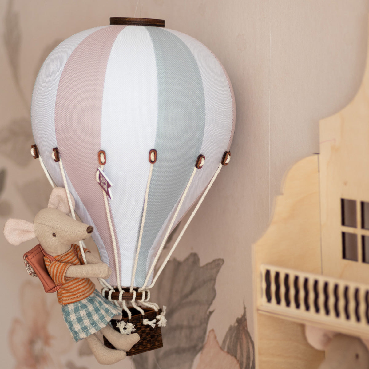 Globo colgante verde y rosa