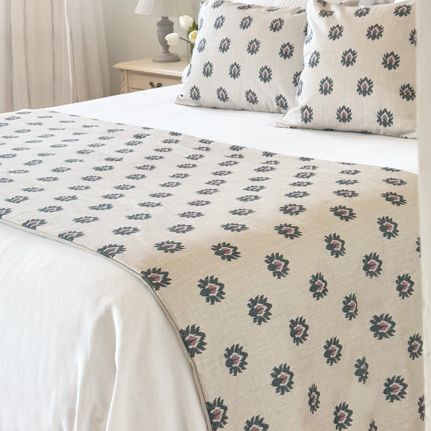 Mante decorativa pie de cama White Silta