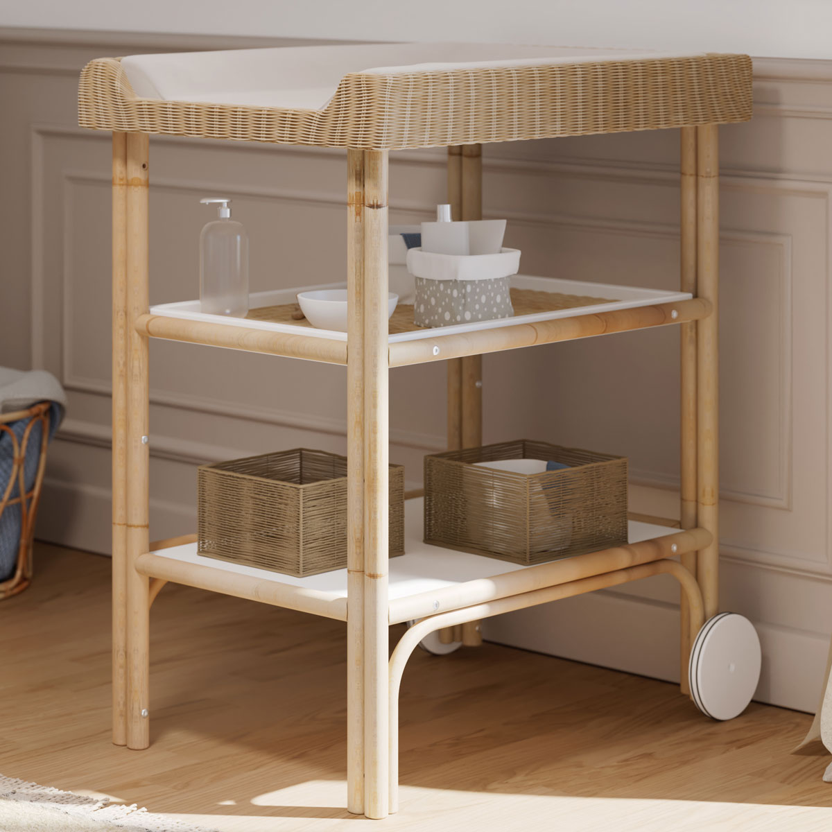 Mueble cambiador de bebé hecho en ratán Oceania