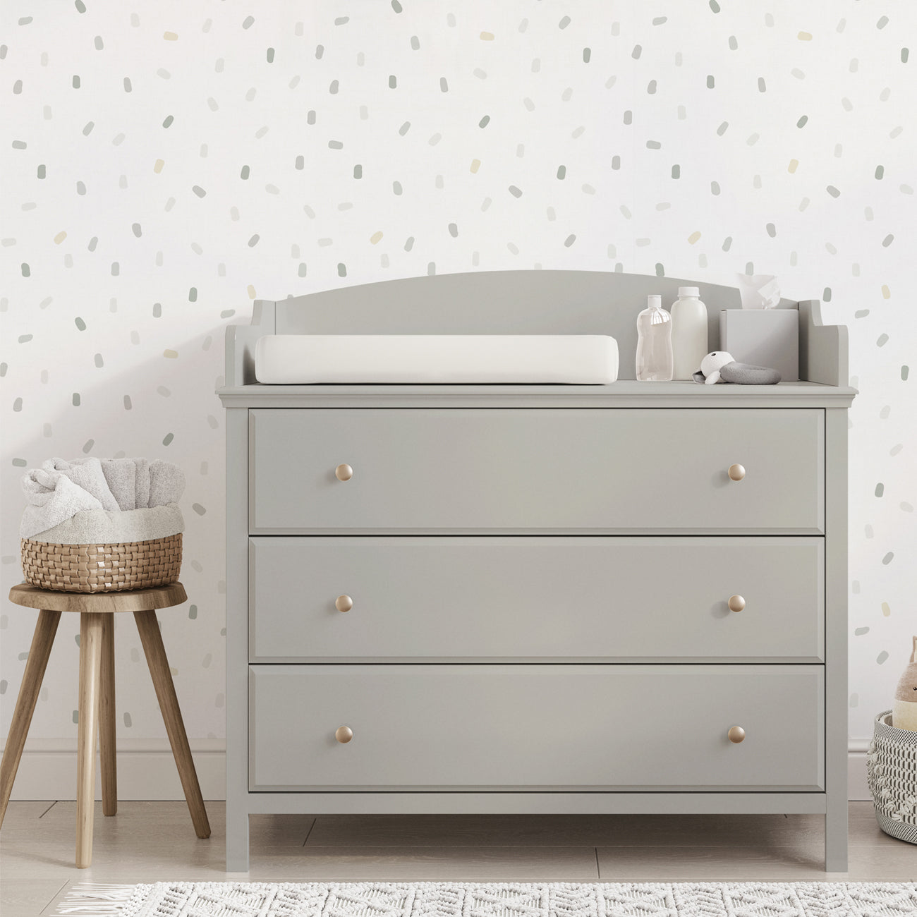 Papel pintado Confetti infantil para decorar con tonos verde la habitación de niños