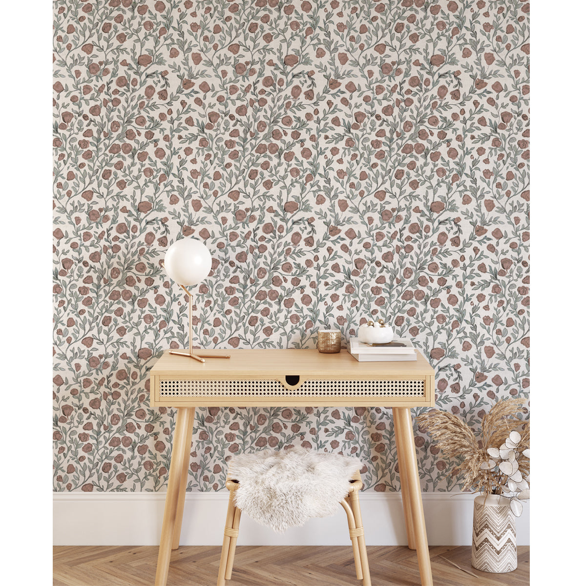 Papel pintado con dibujos de flores granate y verde