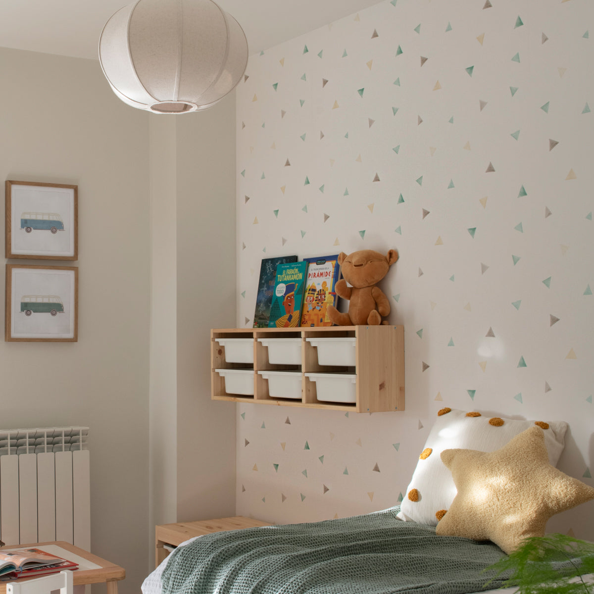 Papel pintado infantil verde beige para decorar cuartos de niños