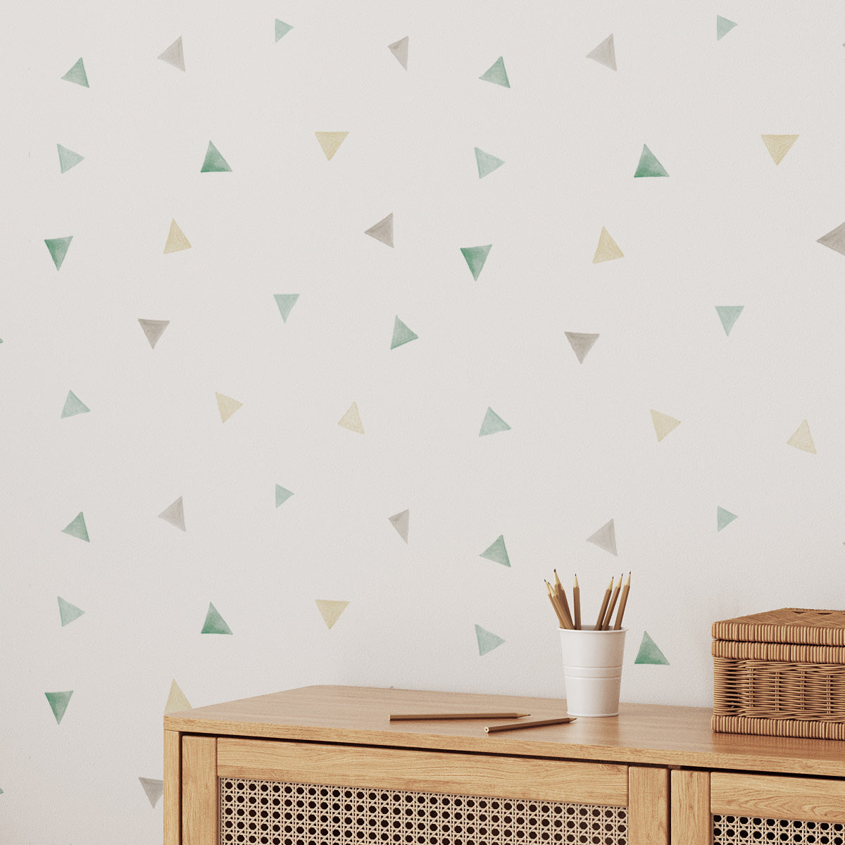 Papel pintado Triángulos verde para decorar habitaciones infantiles
