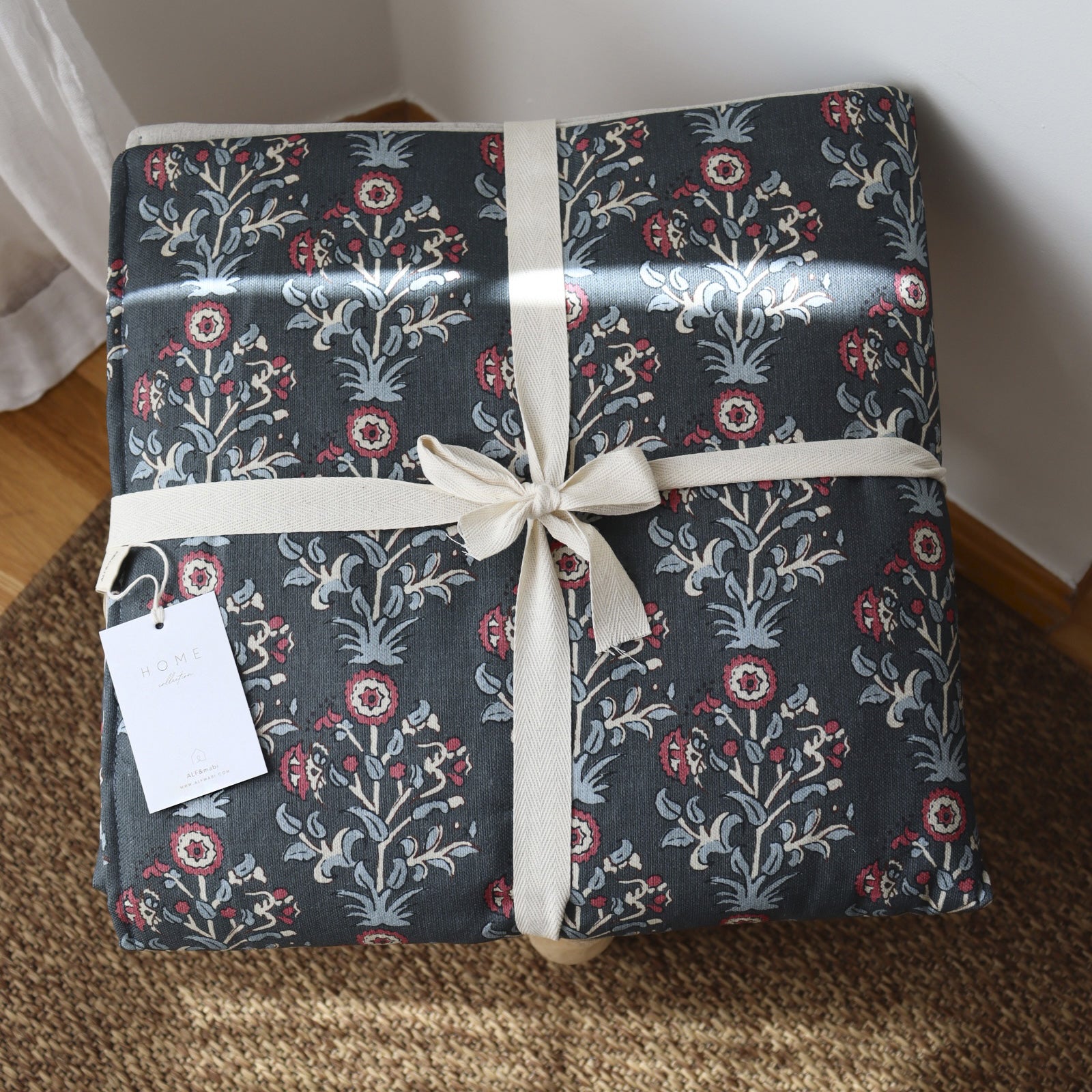 Plaid diseño de flores azul marino