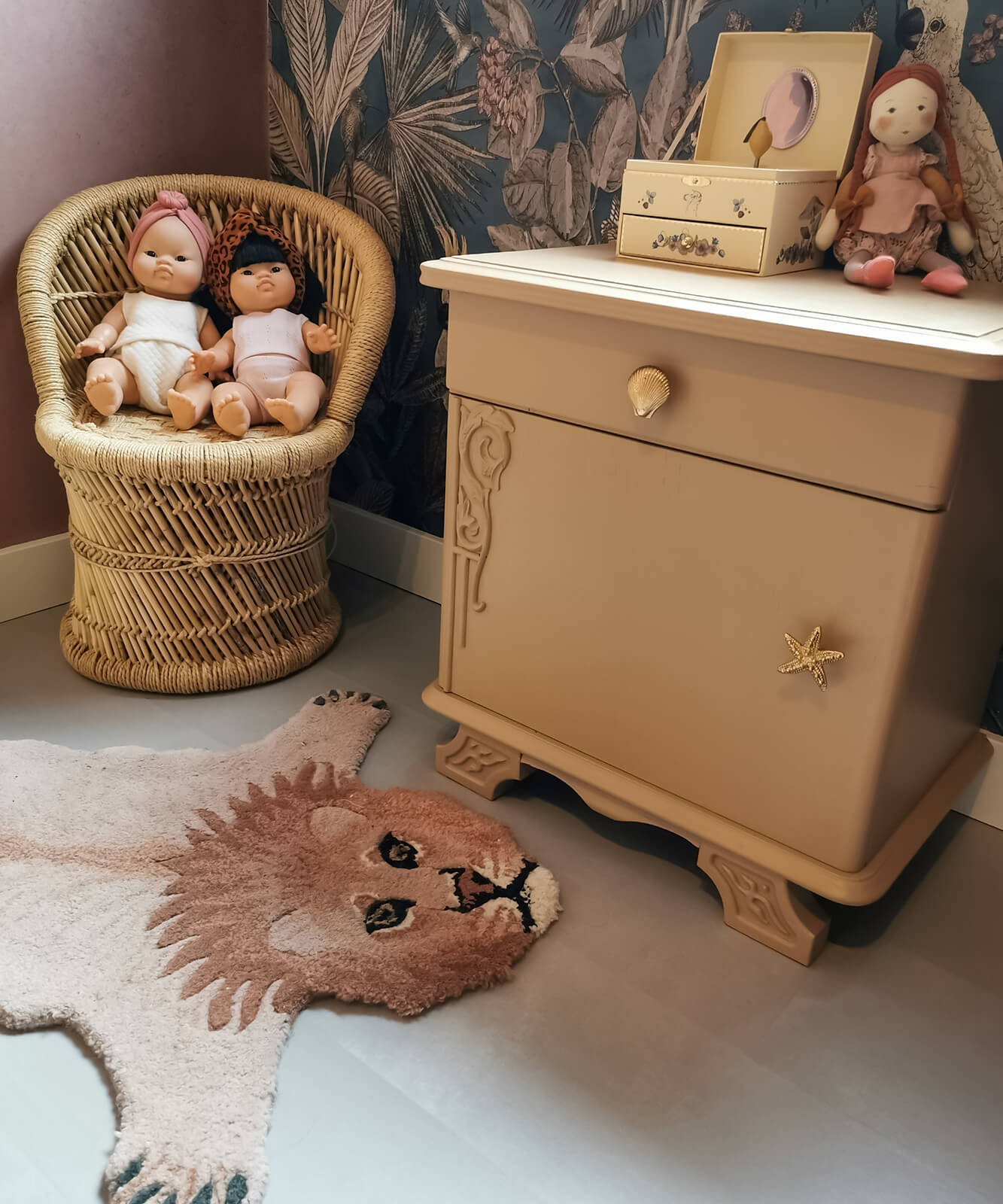 Tirador metálico de concha infantil oro