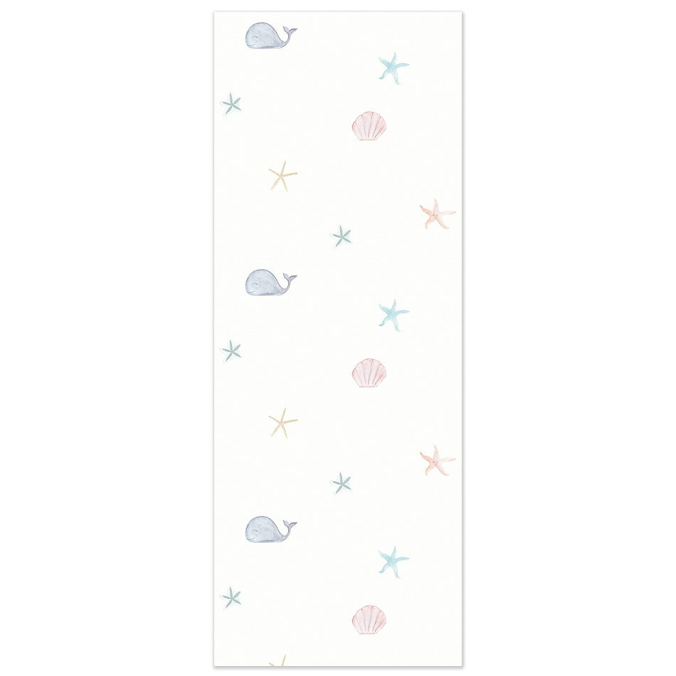 Descubre nuestro Papel Pintado Fondo Marino con dibujos marinos: ballena, conchas y estrella de mar para decorar la habitación infantil. Un diseño delicado y muy suave para una decoración náutica llena de encanto.
