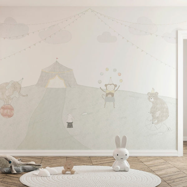Nuestro mural de pared Mi Circo está diseñado con colores suaves y neutros para combinar de manera fácil con la decoración del cuarto. Los simpáticos dibujos aportan alegría y diversión al ambiente. 
