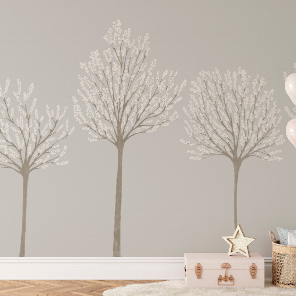 El mural de pared Arboleda gris es perfecto para decorar habitaciones de niñas mayores o de adolescentes.