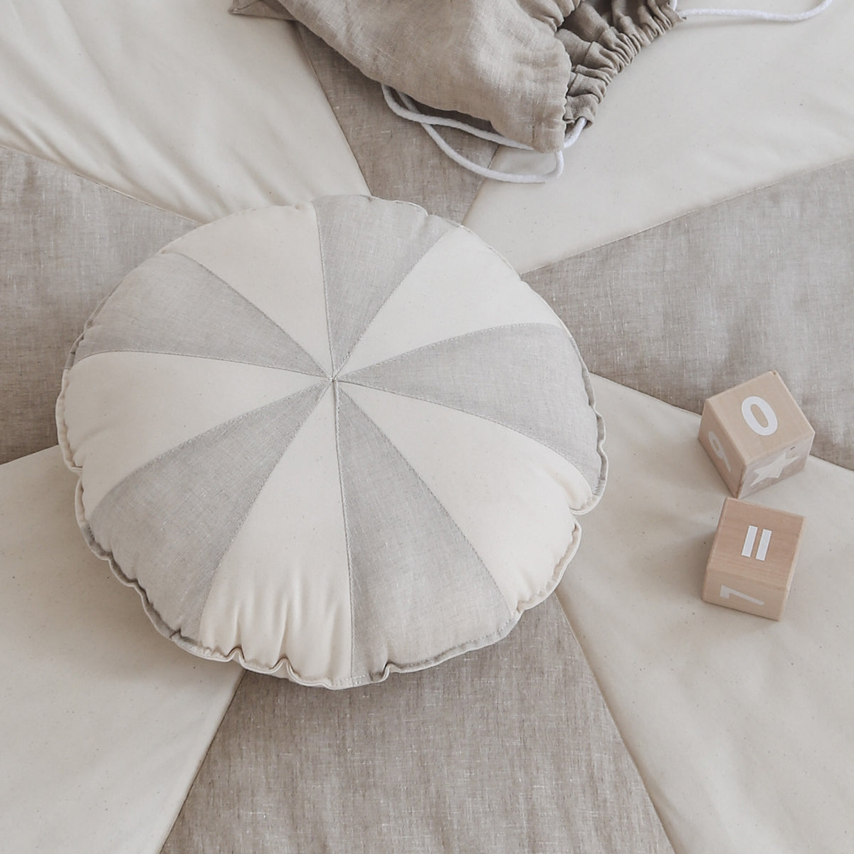 Cojín circo para la habitación infantil