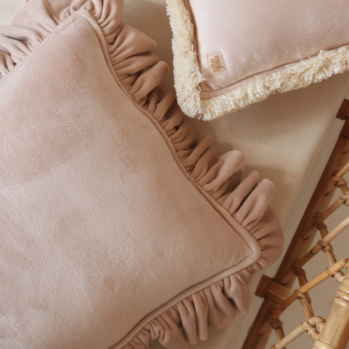 Cojín de terciopelo beige rosado para decoración de habitación de niñas