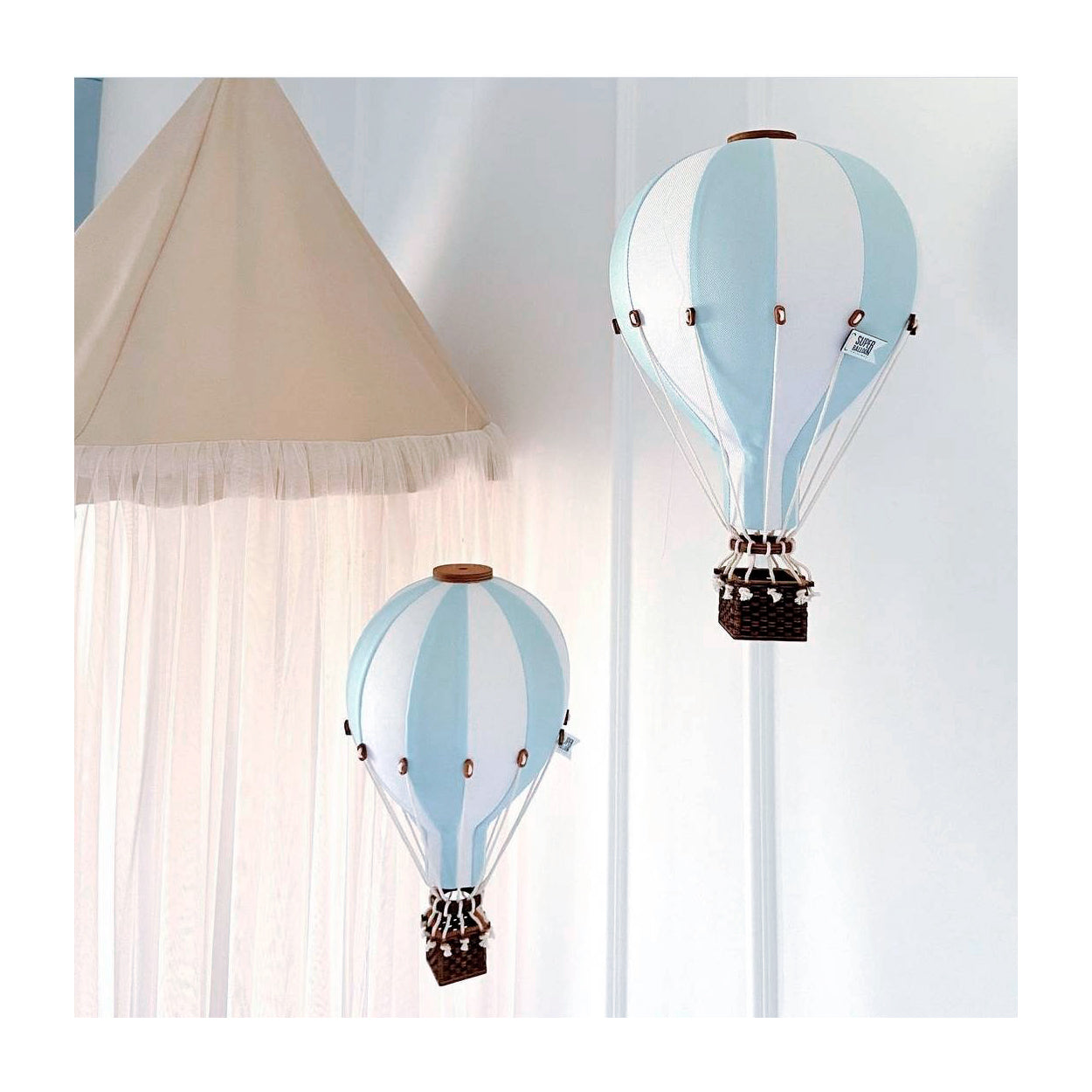 Globo aerostático azul para decorarle cuarto del bebé