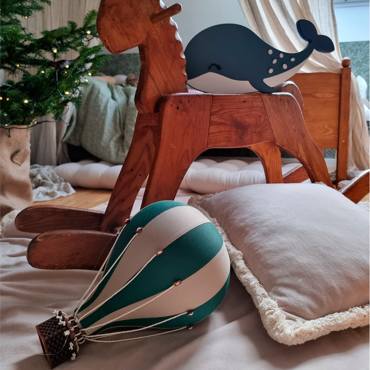 Hot air Balloon green and beige