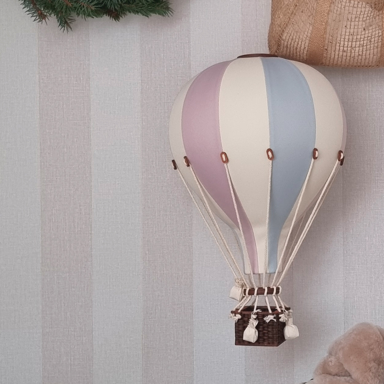 Globo aerostático infantil lila para cuartos de bebés