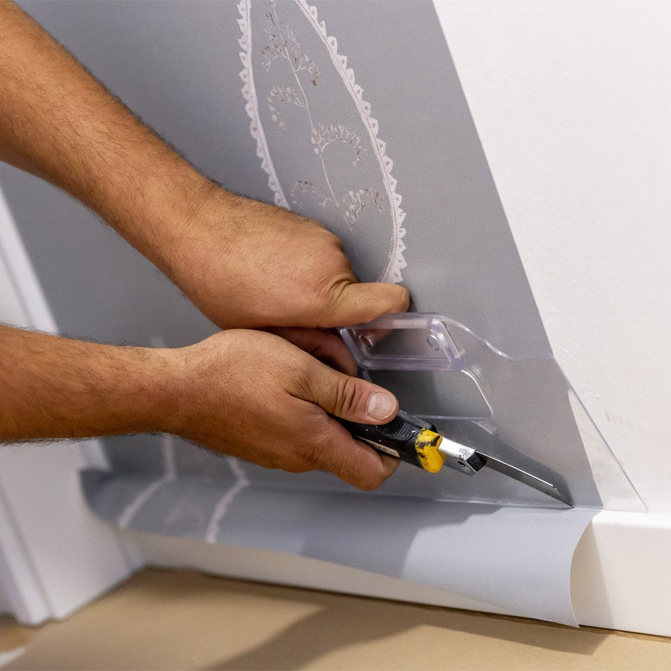 qué herramientas necesito para poner papel pintado