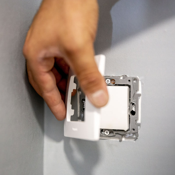 HOW TO PUT WALLPAPER AROUND OUTLETS AND SWITCHES