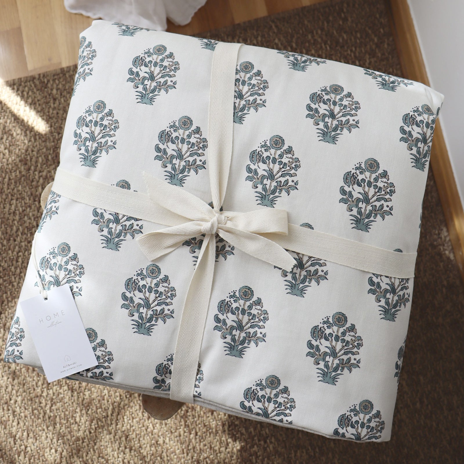Cojin floral Ikat verde agua decoración del dormitorio