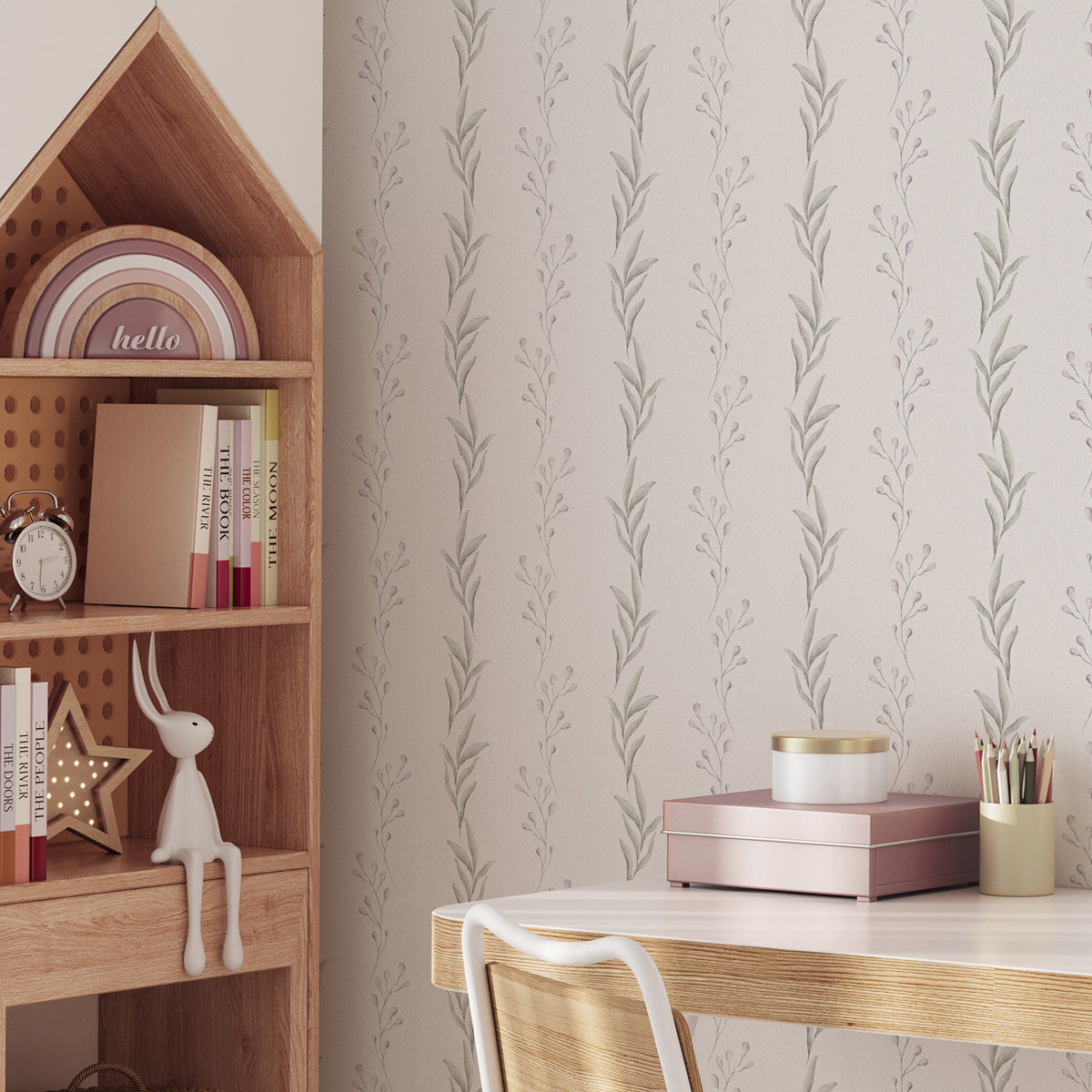 Decoración infantil con papel pintado de rayas con ramas verde y rosa