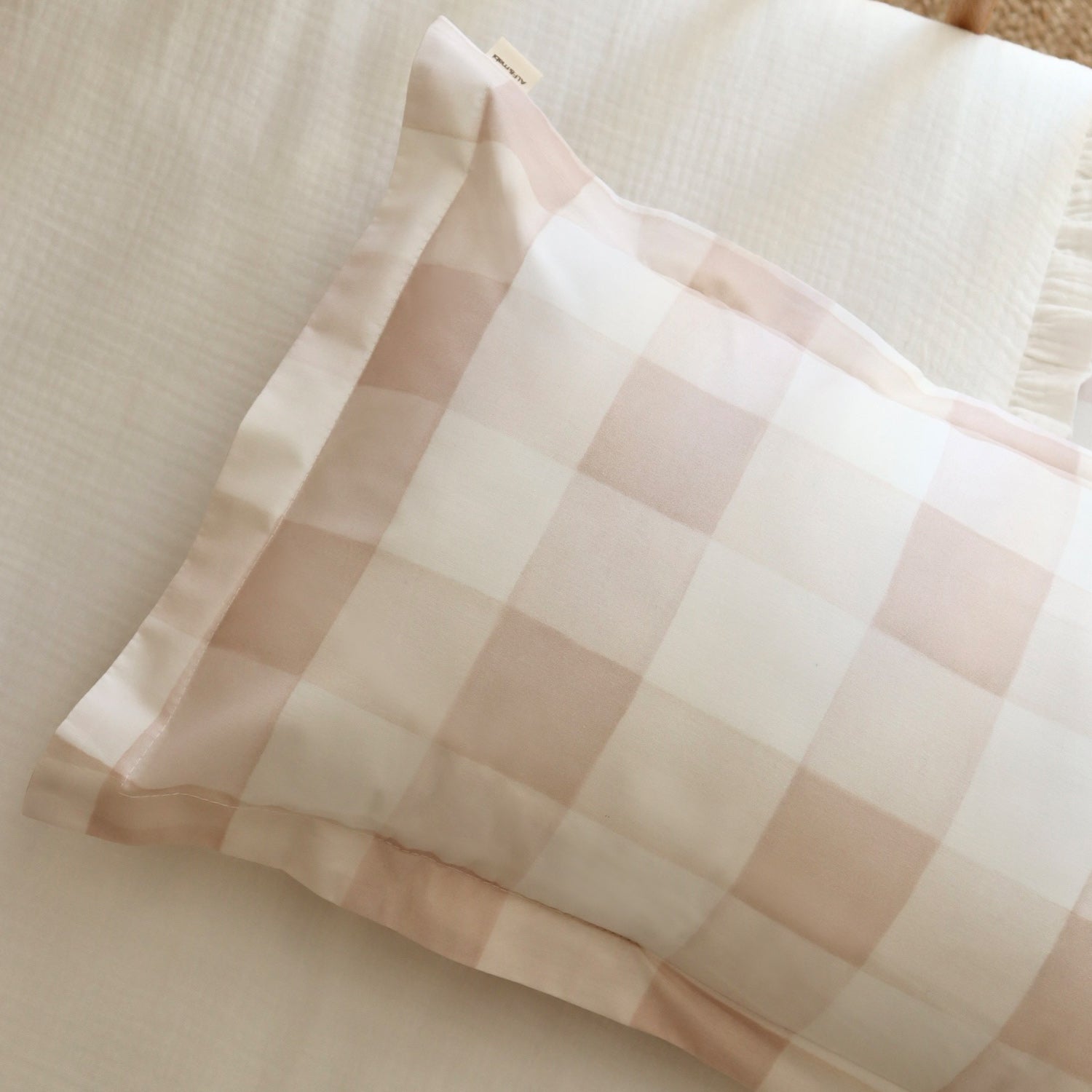 Funda de almohada Vichy rosa con borde liso