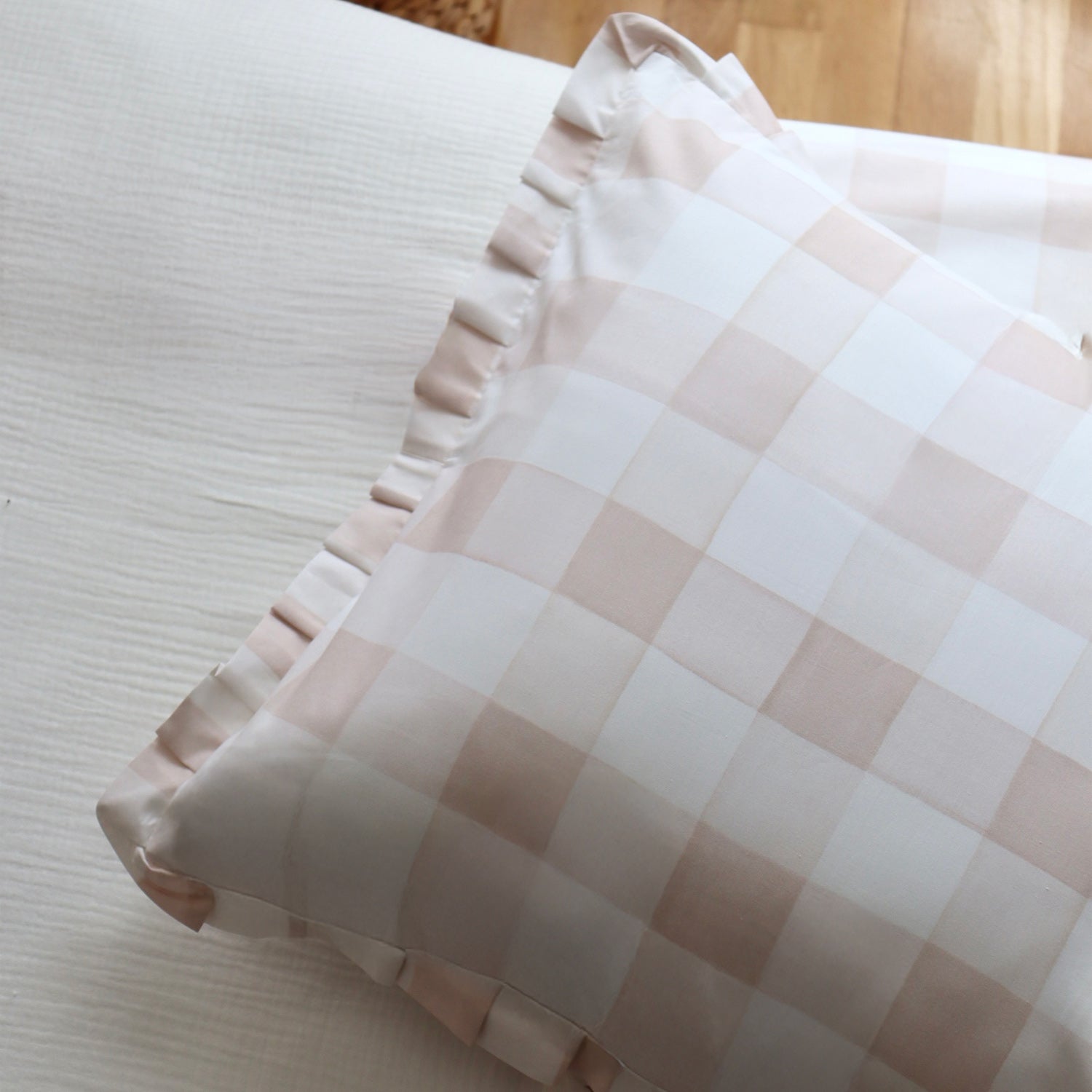 Funda de almohada Vichy rosa con volante