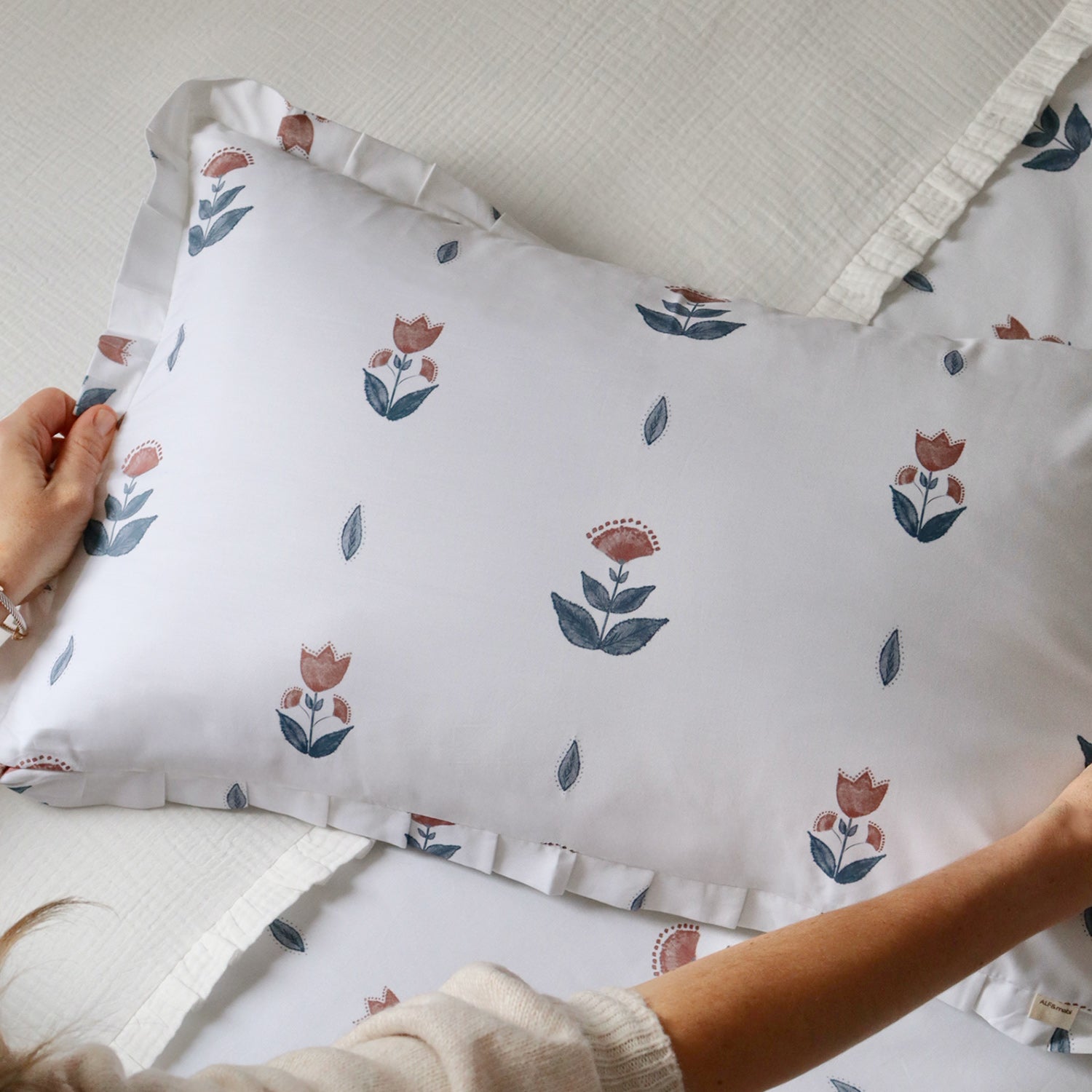 Funda de almohada volantes indian flowers talla 60 x 40cm