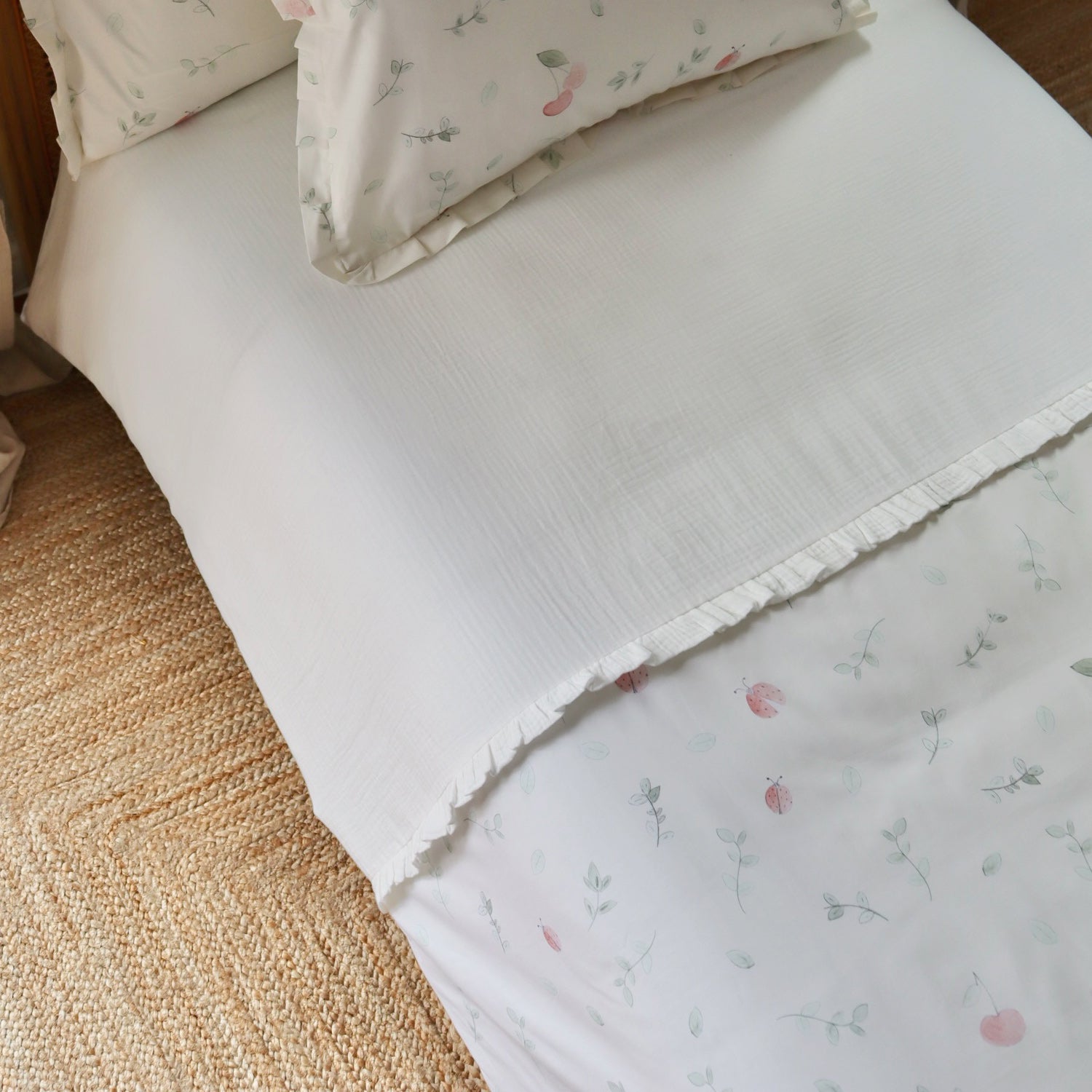 Funda nórdica para cama de niños diseño Mariquitas romantico