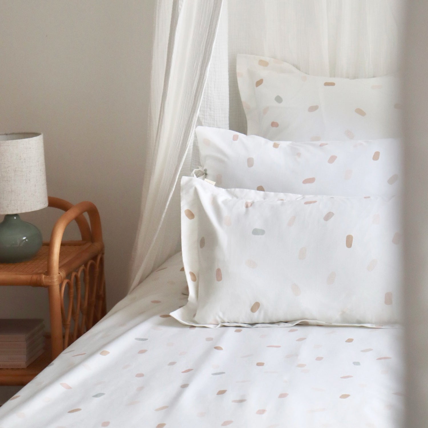 Funda nórdica con almohadas diseño confetti