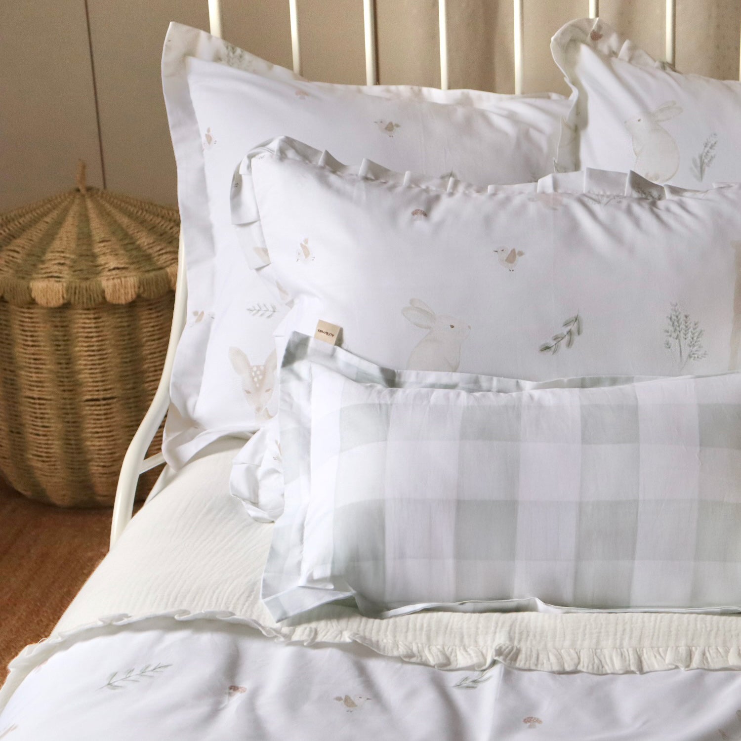 My Meadow pillowcase with ruffles