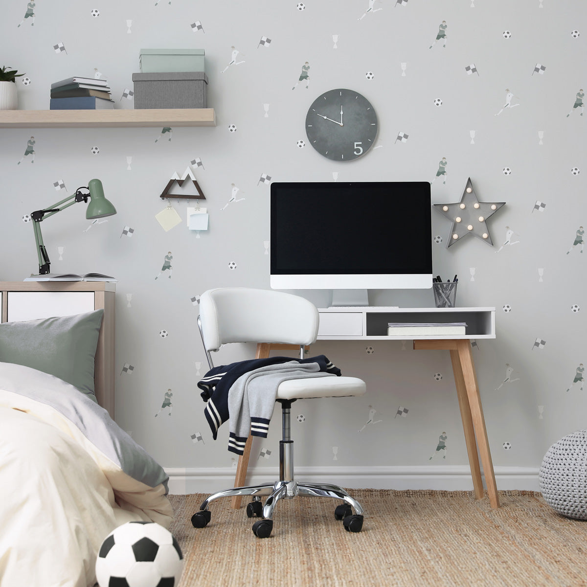 Habitación de chico con papel pintado de Fútbol para decoración de deportes