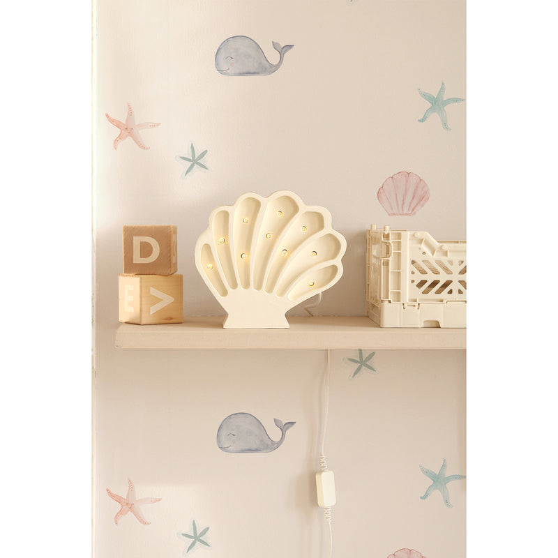 Lámpara de concha para decorar el cuarto con motivos marinos