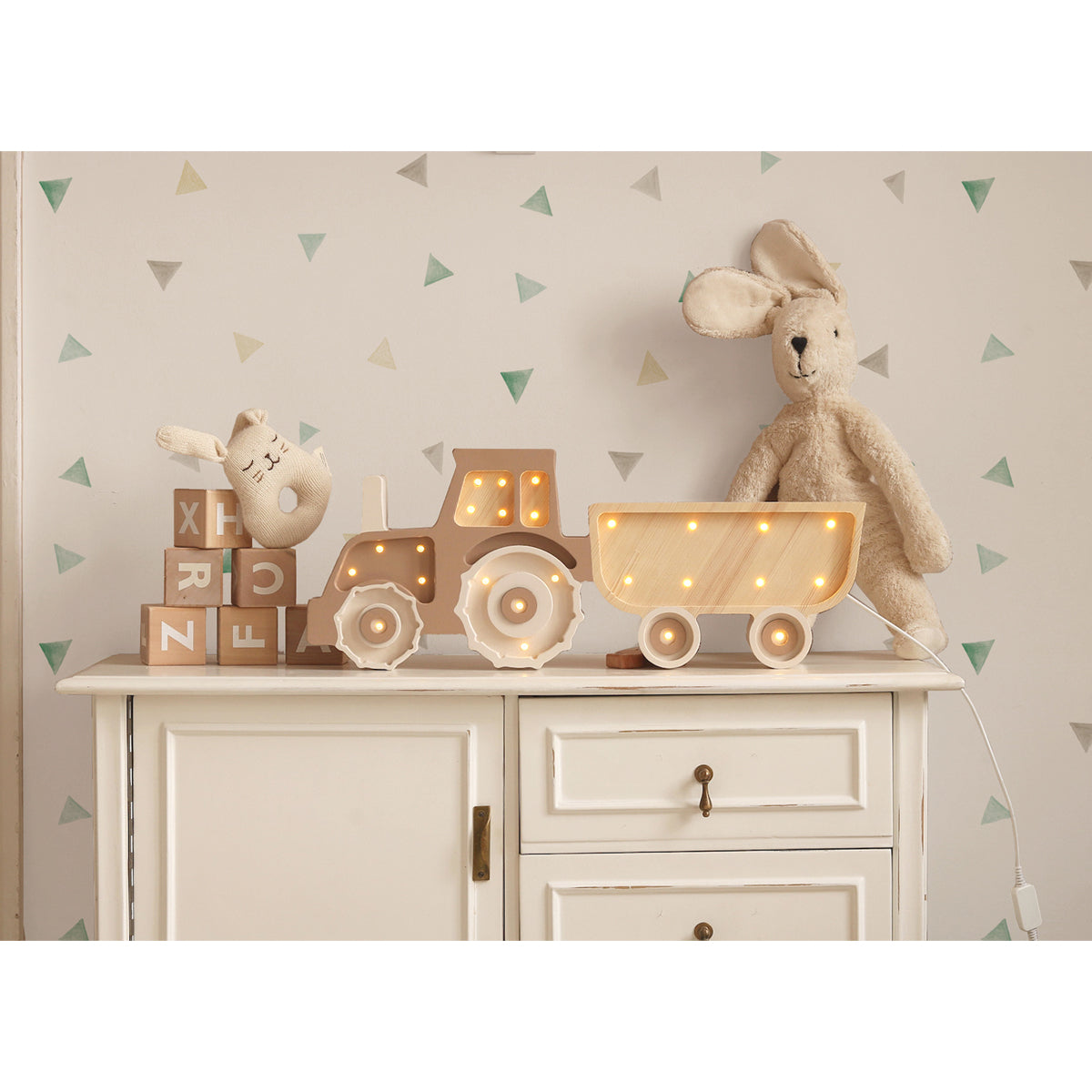 Lámpara de madera tractor para habitaciones infantiles