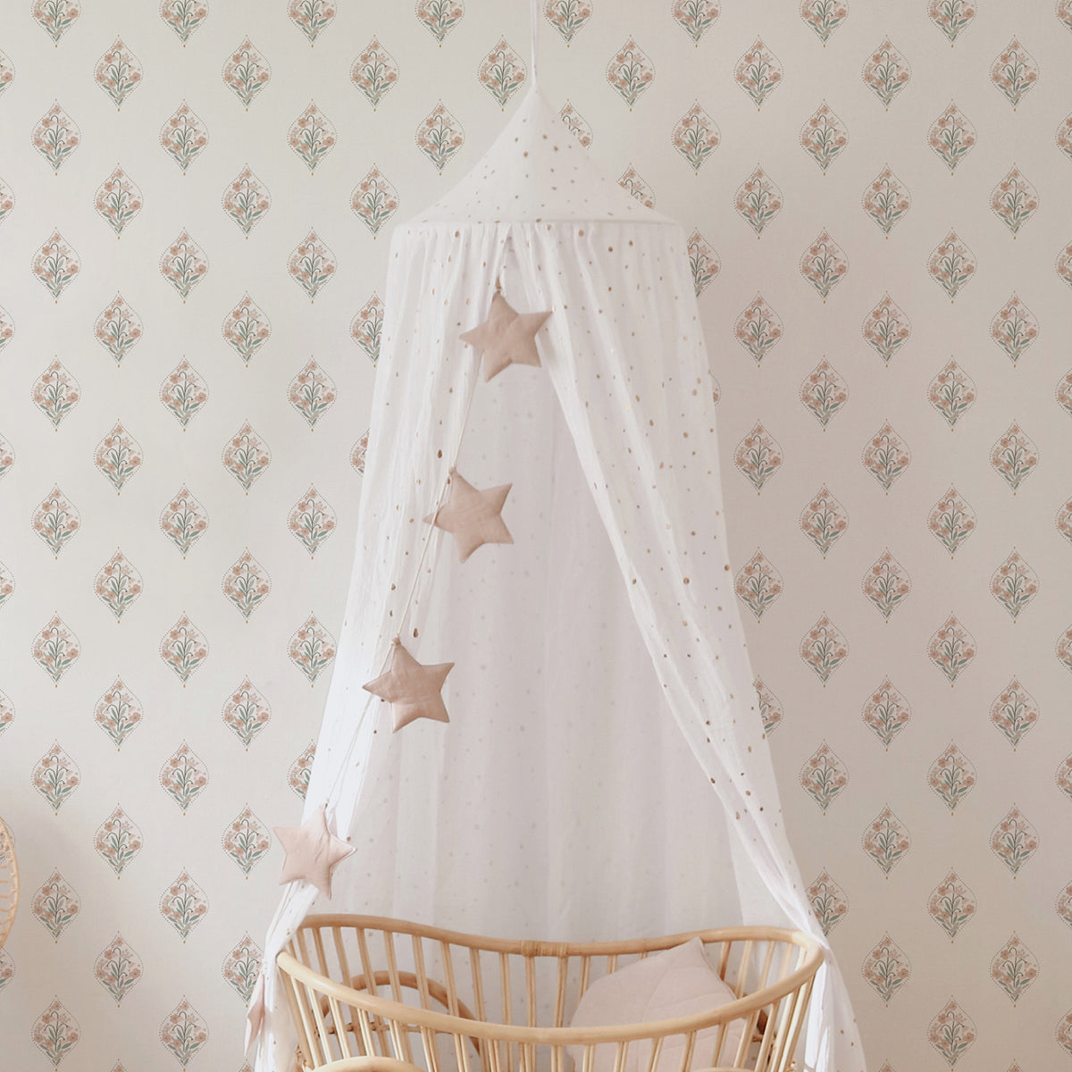 Papel pintado Flores Indianas para cuartos de niñas