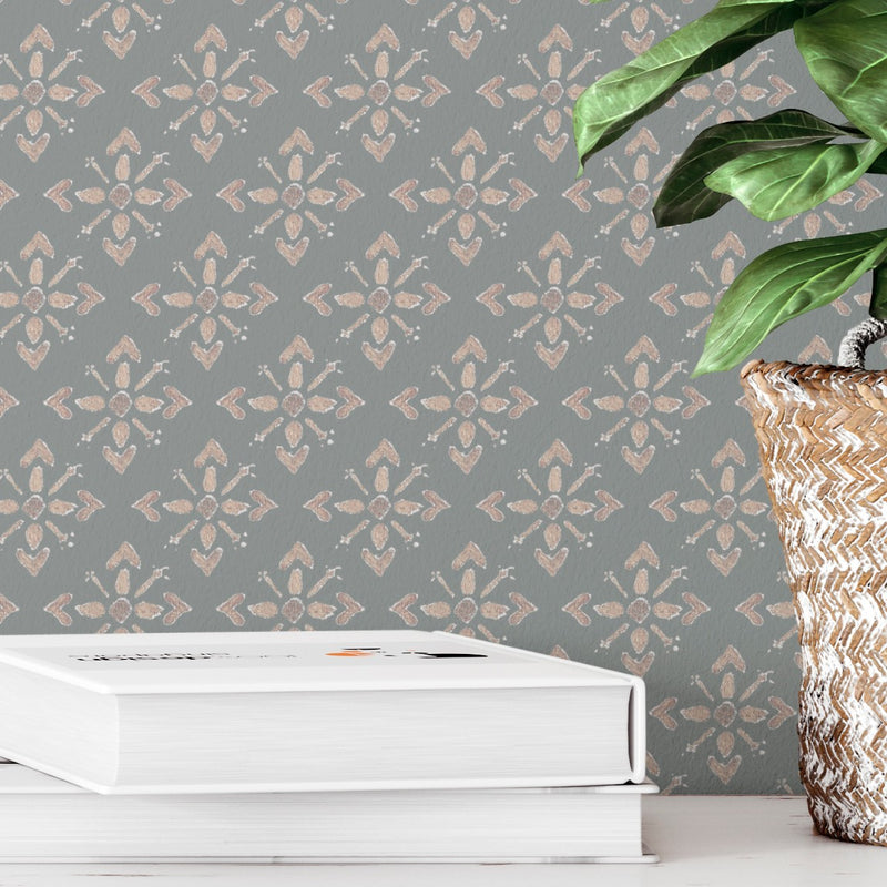El papel Pintado Cologne gris es perfecto para decorar tu hogar con estilo clásico y atemporal.