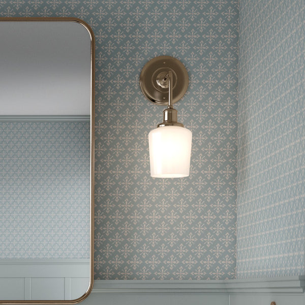 Con nuestro Papel Pintado Cologne verde podrás crear un elegante diseño que se adapta a distintas estancias como el baño o el dormitorio del hogar. Con un patrón atemporal y clásico que te transportará a una atmósfera tranquila y relajante.