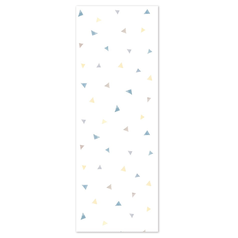 Papel pintado triángulos azul, agrupa tonos como el azul celeste, amarillo claro y un toque de gris. Por su textura de acuarela es perfecto para dar un toque de color a la decoración infantil.