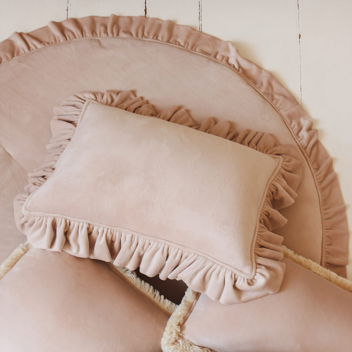 Alfombrilla de terciopelo rosé para decoración infantil