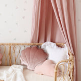 Cielo de cama rosa claro para el cuarto del bebé