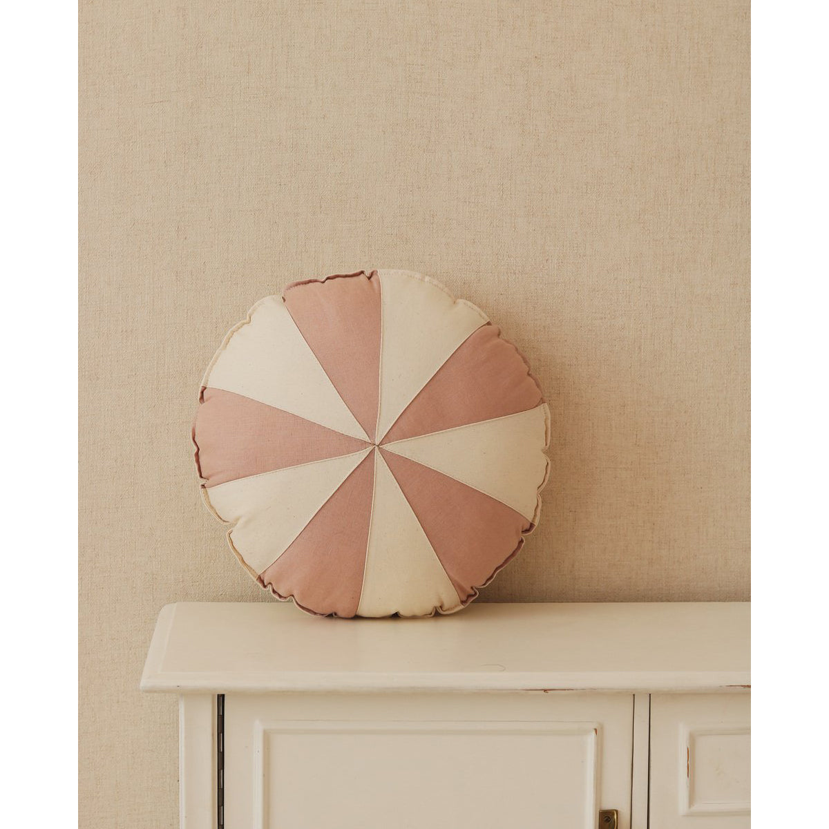 Cojín candy rosa empolvado para decoración infantil