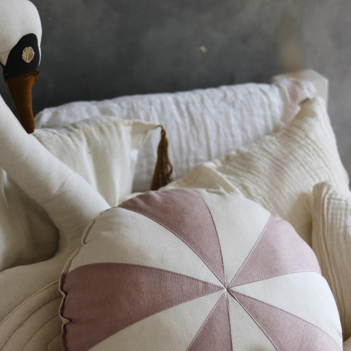 Cojín decorativo infantil redondo rosa